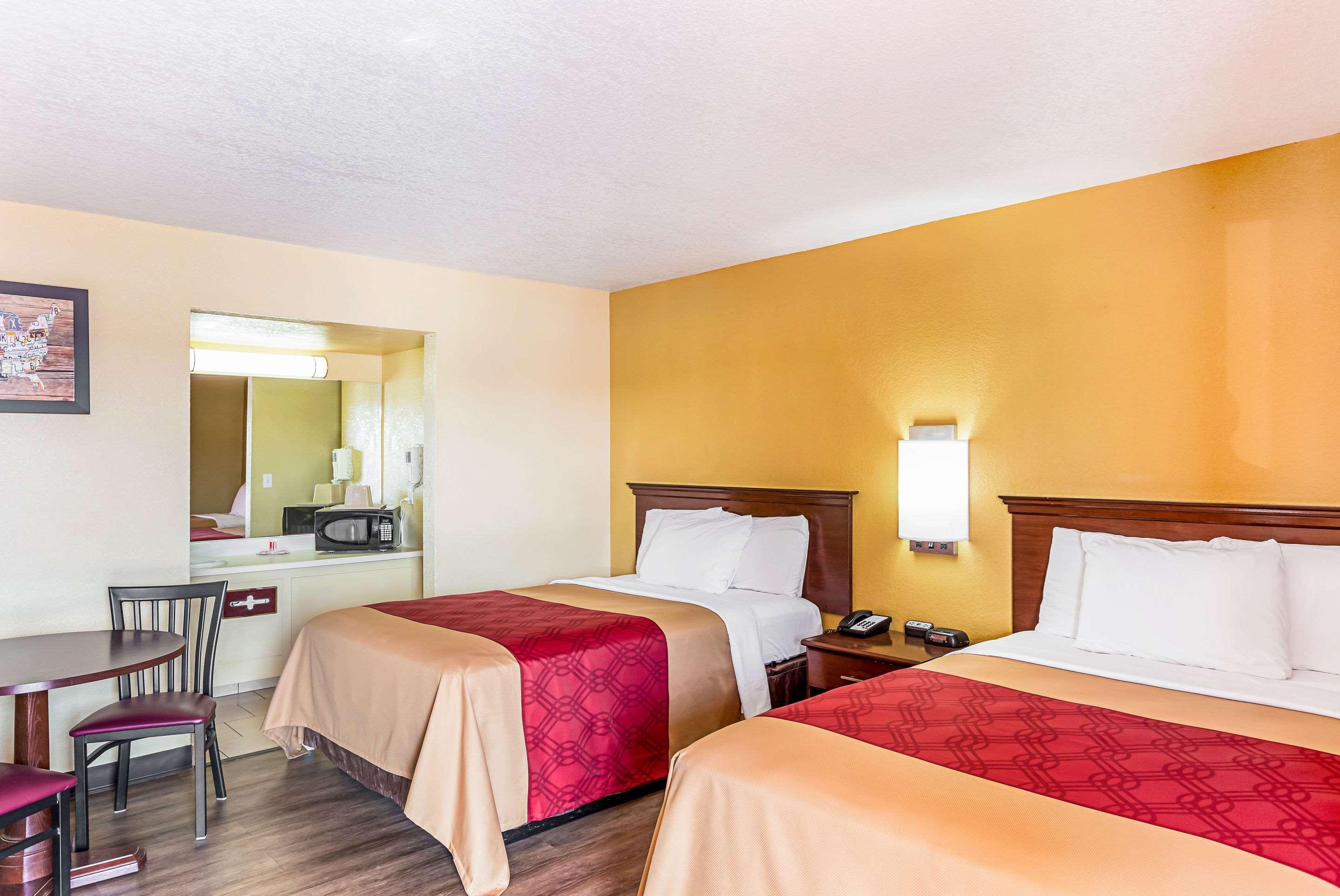 Econo Lodge Mcalester Buitenkant foto