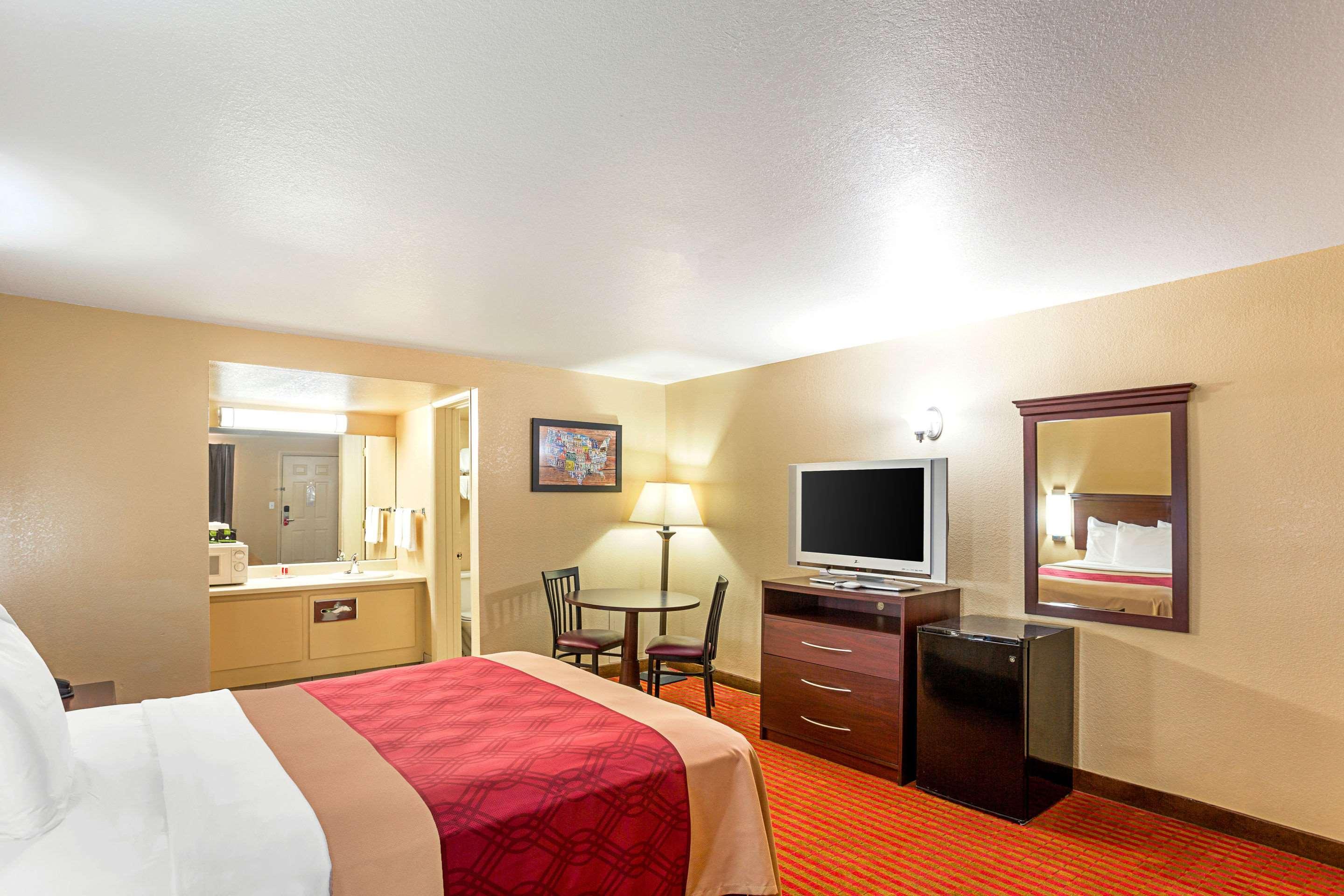 Econo Lodge Mcalester Buitenkant foto